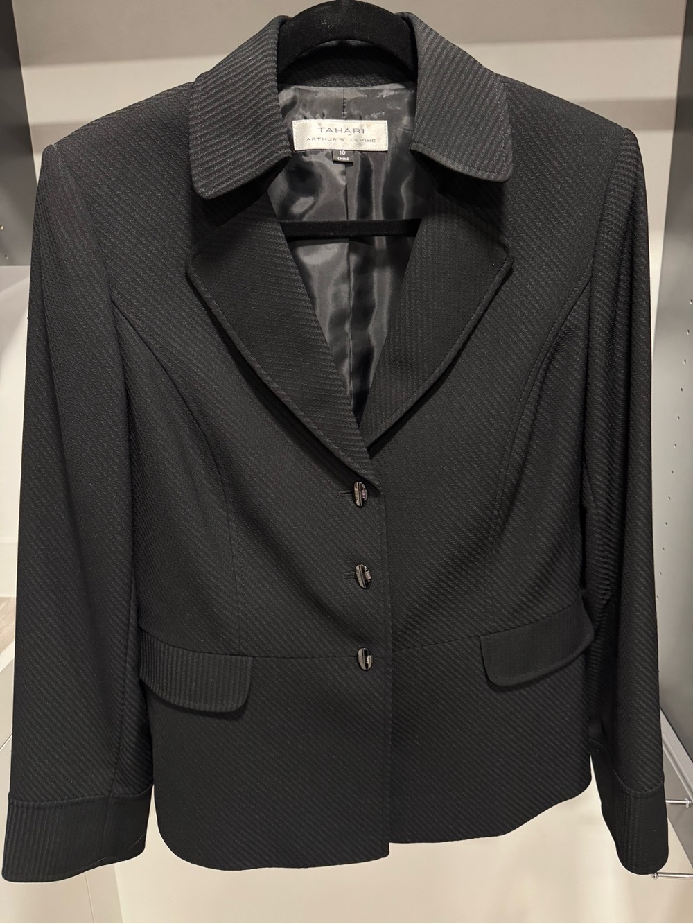 Tahari ASL Woman’s Black 2 piece pant suit
